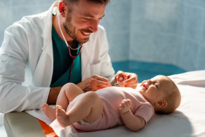 Что смотрит хирург у новорожденных: Обзор необходимых обследований